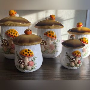 Merry mushroom canister set